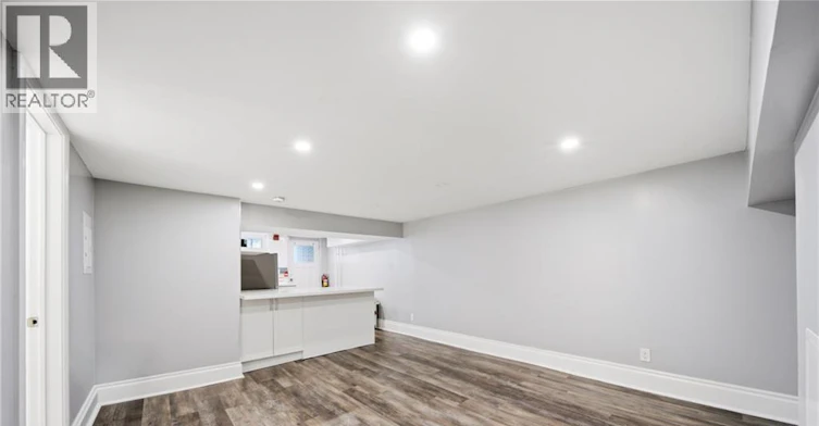 3R-1 Kingswood Road, Toronto, ON, M4E 3N4 - 10