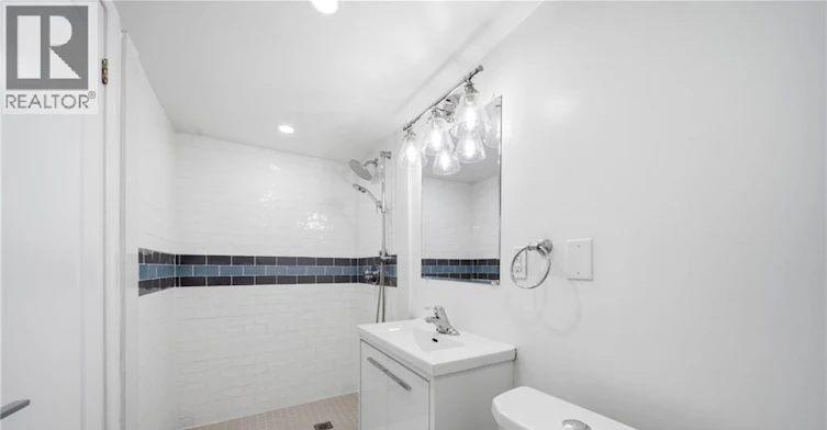 3R-1 Kingswood Road, Toronto, ON, M4E 3N4 - 13