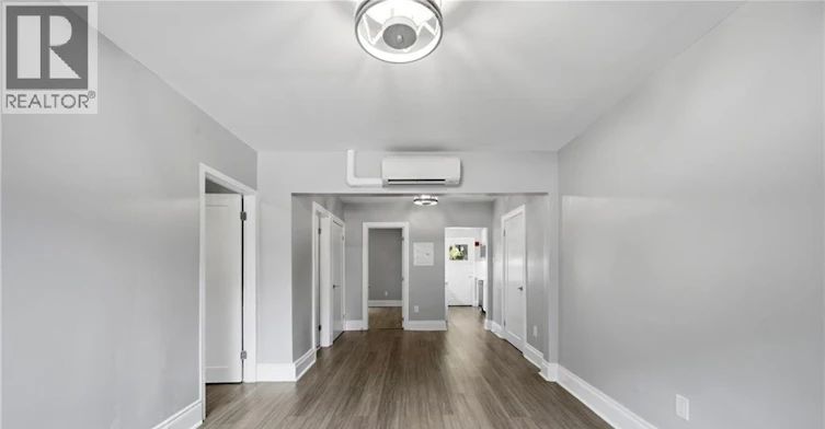 7M-1 Kingswood Road, Toronto, ON, M4E 3N4 - 8