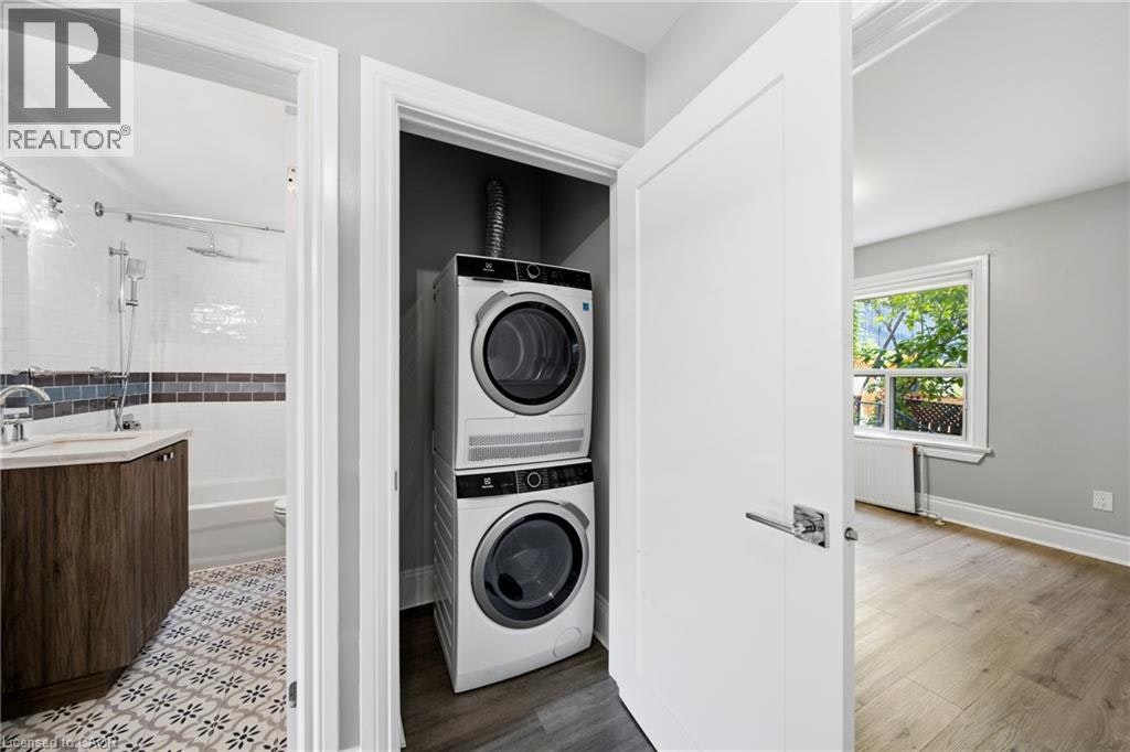 7M-1 Kingswood Road, Toronto, ON, M4E 3N4 - 23
