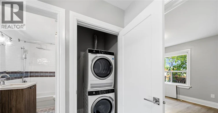 7M-1 Kingswood Road, Toronto, ON, M4E 3N4 - 23