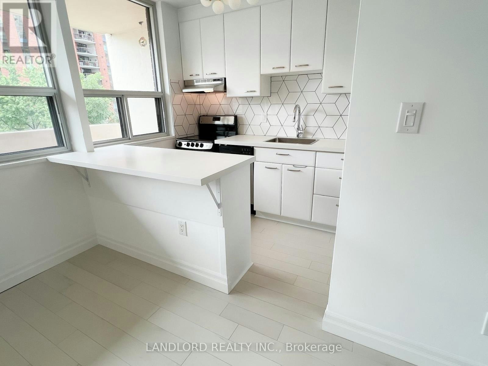 811-40 Homewood Avenue, Toronto, ON, M4Y 2K2 - 2