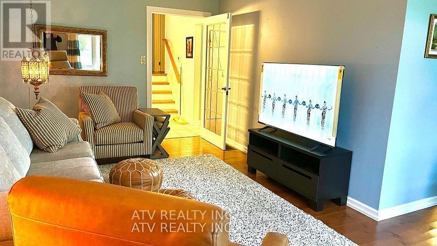 696 Balaton Avenue, Pickering, ON, L1W 1W1 - 5