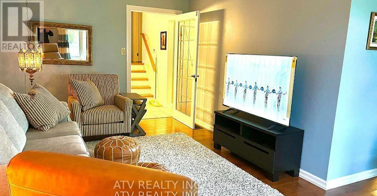 696 Balaton Avenue, Pickering, ON, L1W 1W1 - 5