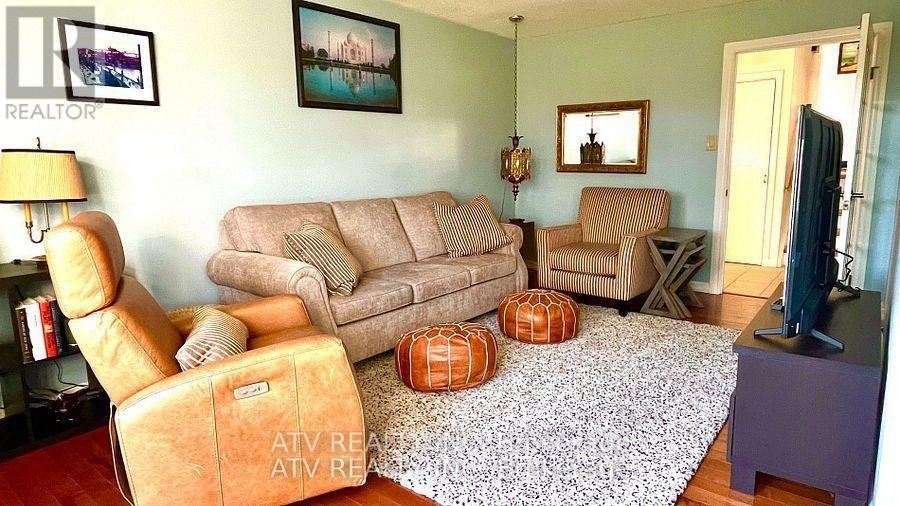 696 Balaton Avenue, Pickering, ON, L1W 1W1 - 4