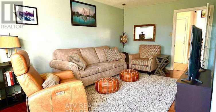 696 Balaton Avenue, Pickering, ON, L1W 1W1 - 4