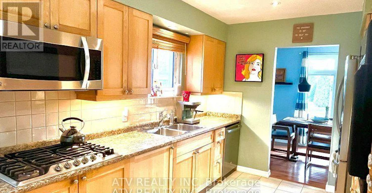 696 Balaton Avenue, Pickering, ON, L1W 1W1 - 2
