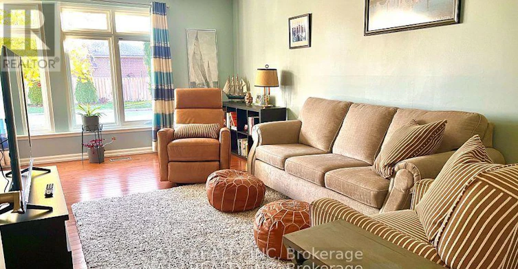 696 Balaton Avenue, Pickering, ON, L1W 1W1 - 6