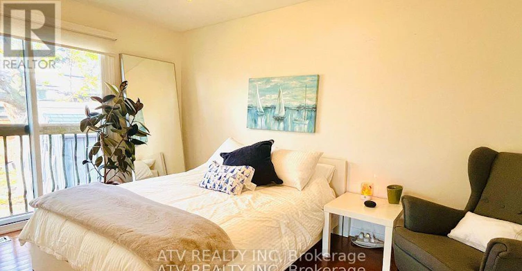 696 Balaton Avenue, Pickering, ON, L1W 1W1 - 8