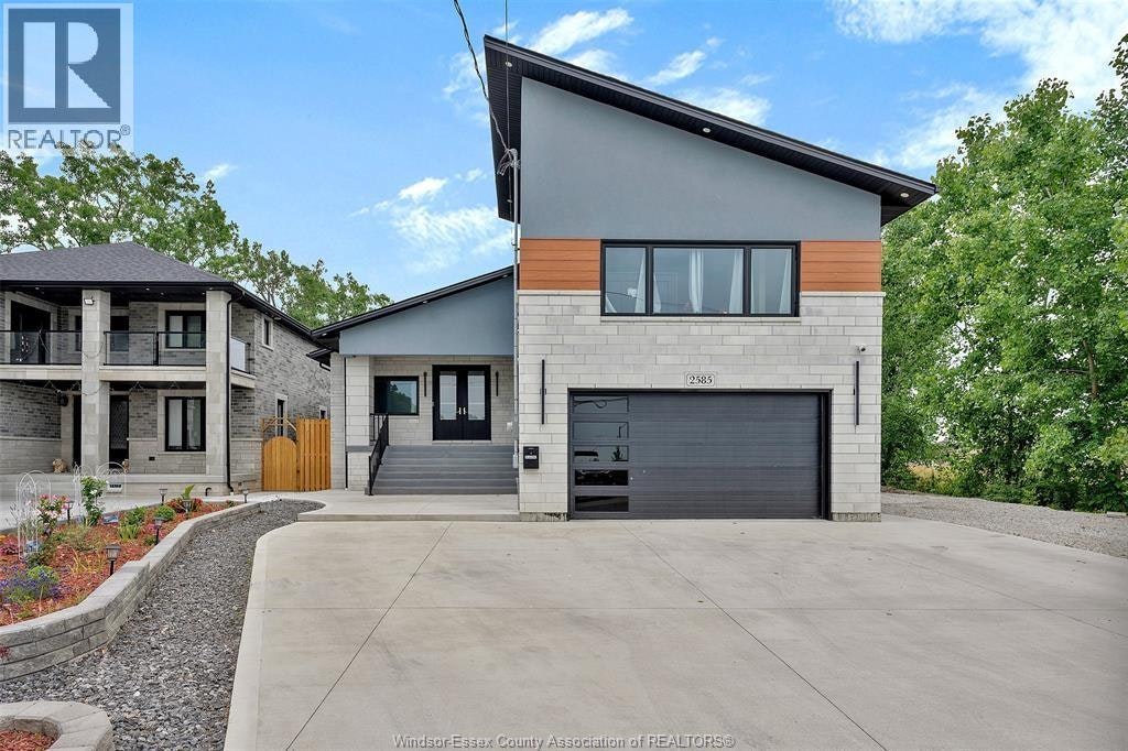 2585 Kenora Street, Windsor, ON, N9B 1Y3