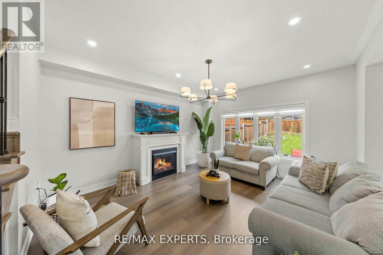 22 Manor Glen Crescent, East Gwillimbury, ON, L0G 1M0