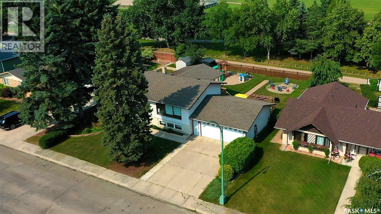 12 Redfield Bay, Yorkton, SK, S3N 2P5