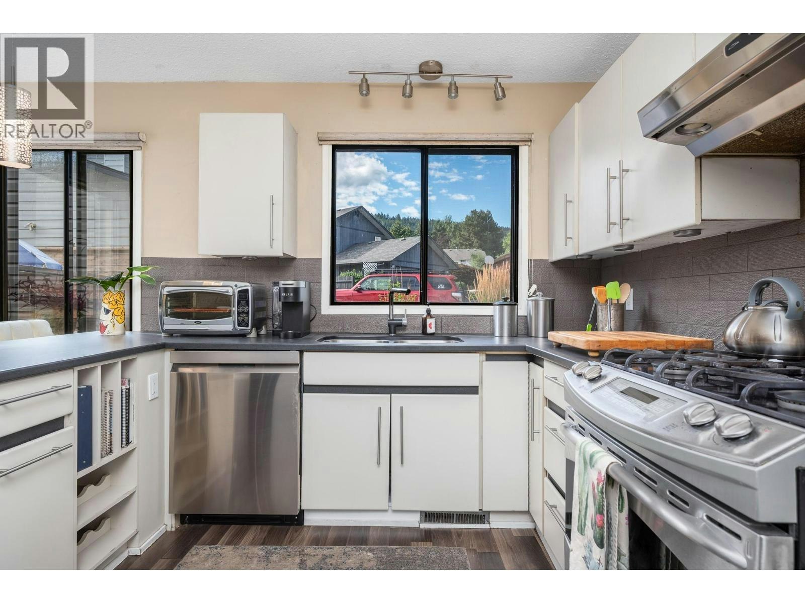 7807 Corona Court, Coldstream, BC, V1B 2C2 - 14