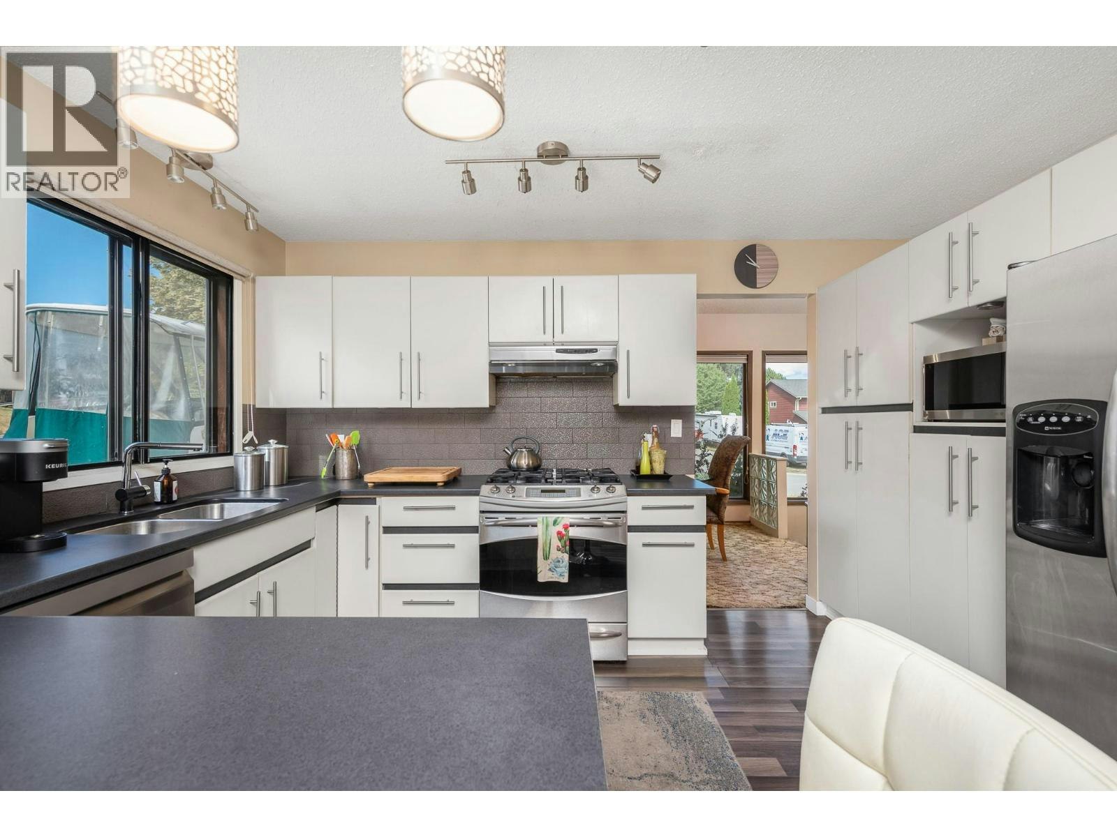 7807 Corona Court, Coldstream, BC, V1B 2C2 - 16