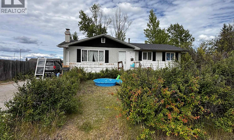1096 Limestone Crescent