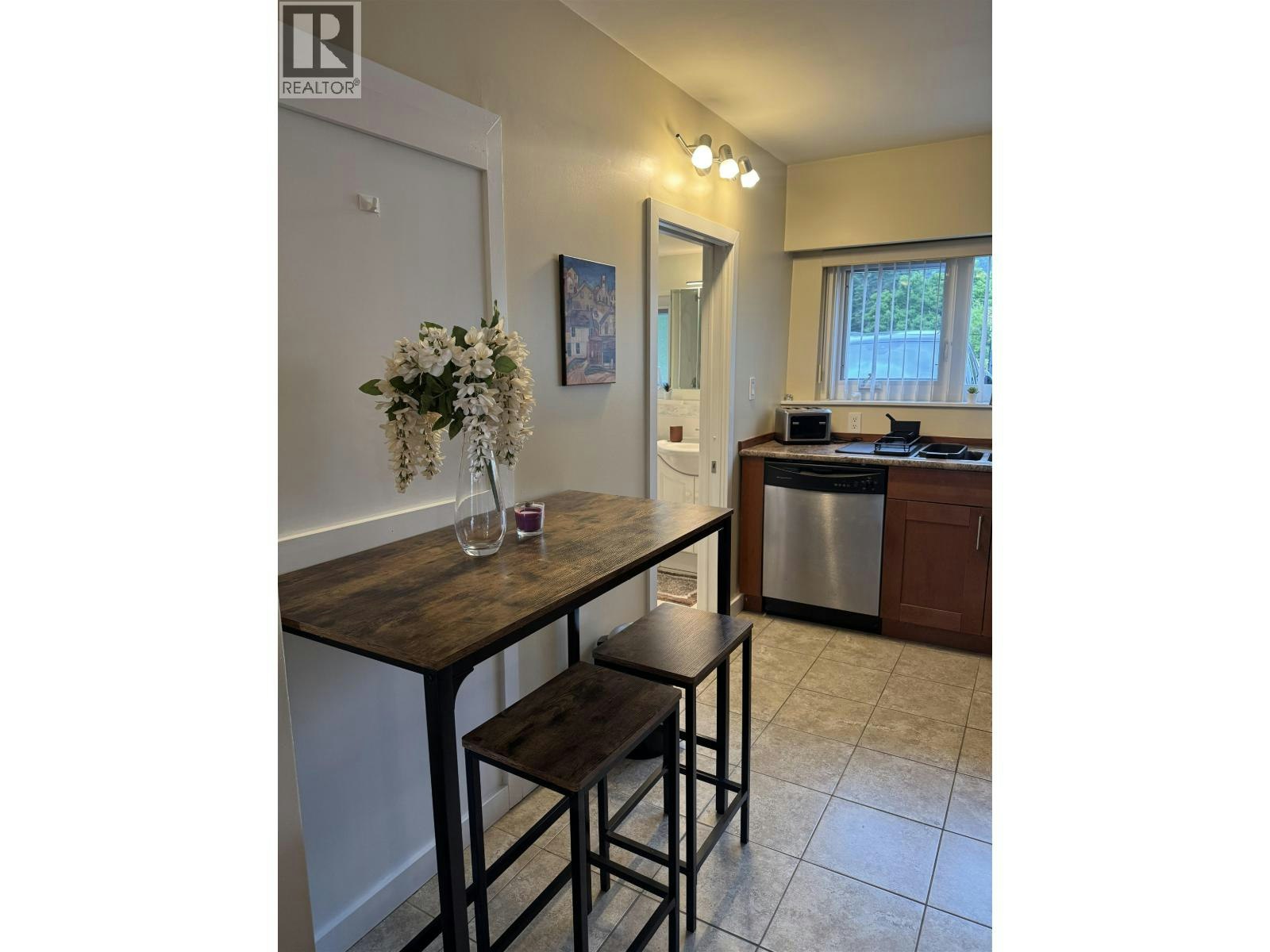 Garden Level-5345 Kensington Crescent, West Vancouver, BC, V7W 1M5 - 5