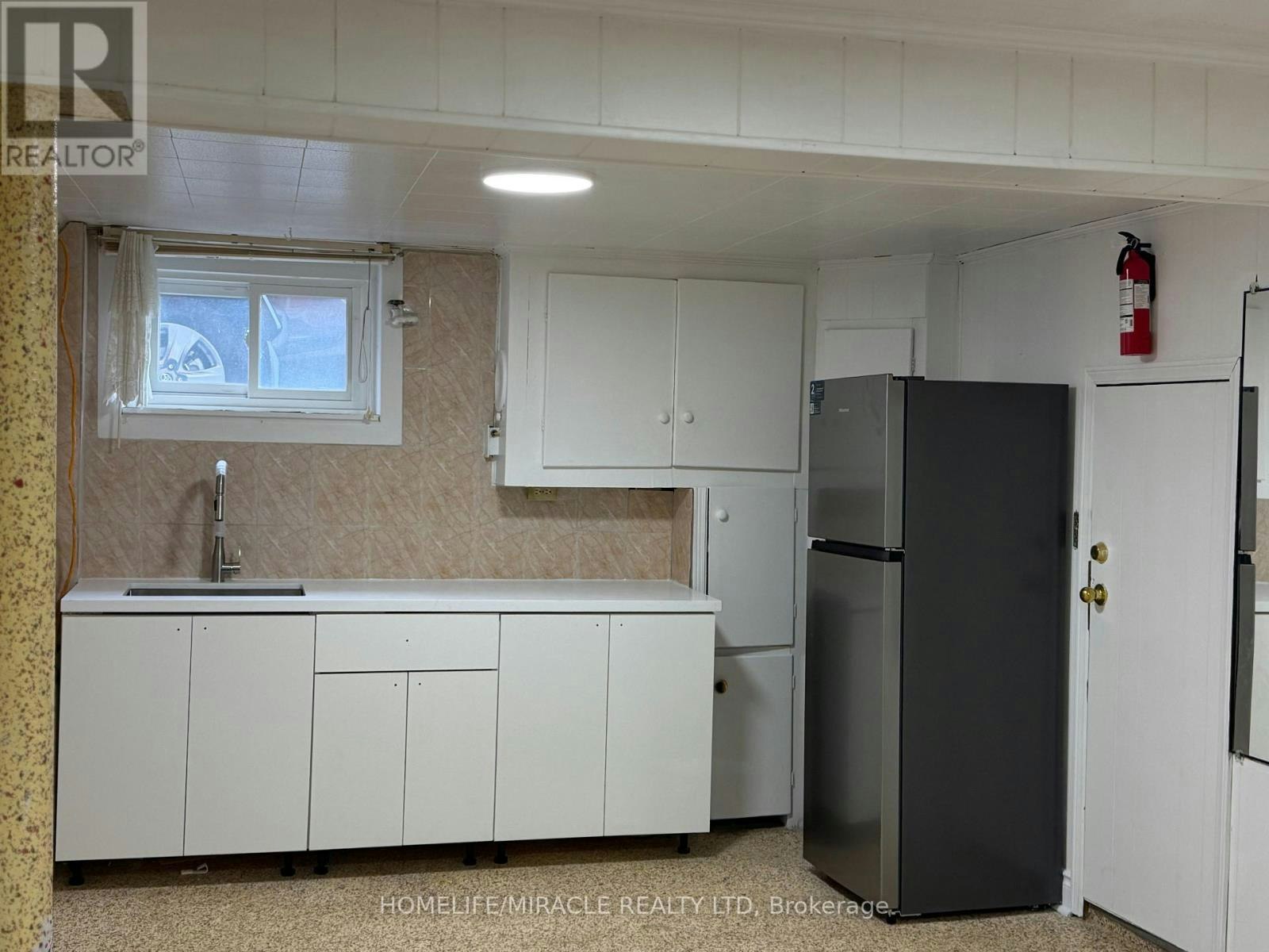 34 Bimbrok Road, Toronto, ON, M1K 4T7 - 5