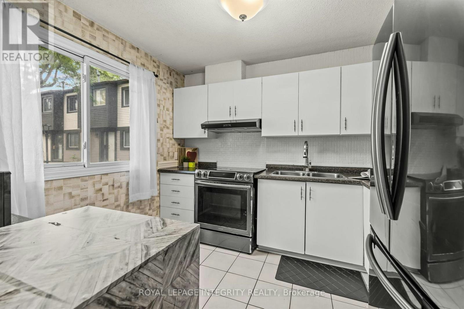 3565 Aladdin Lane, Ottawa, ON, K1T 1E1 - 3