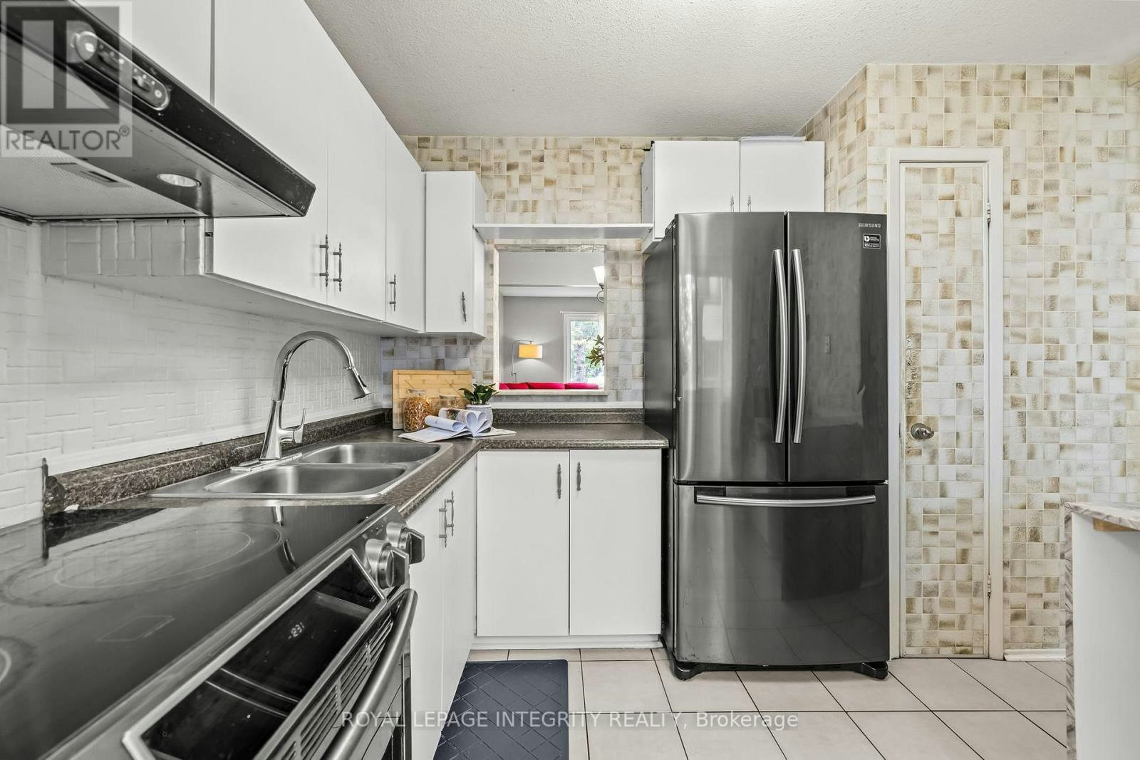 3565 Aladdin Lane, Ottawa, ON, K1T 1E1 - 4