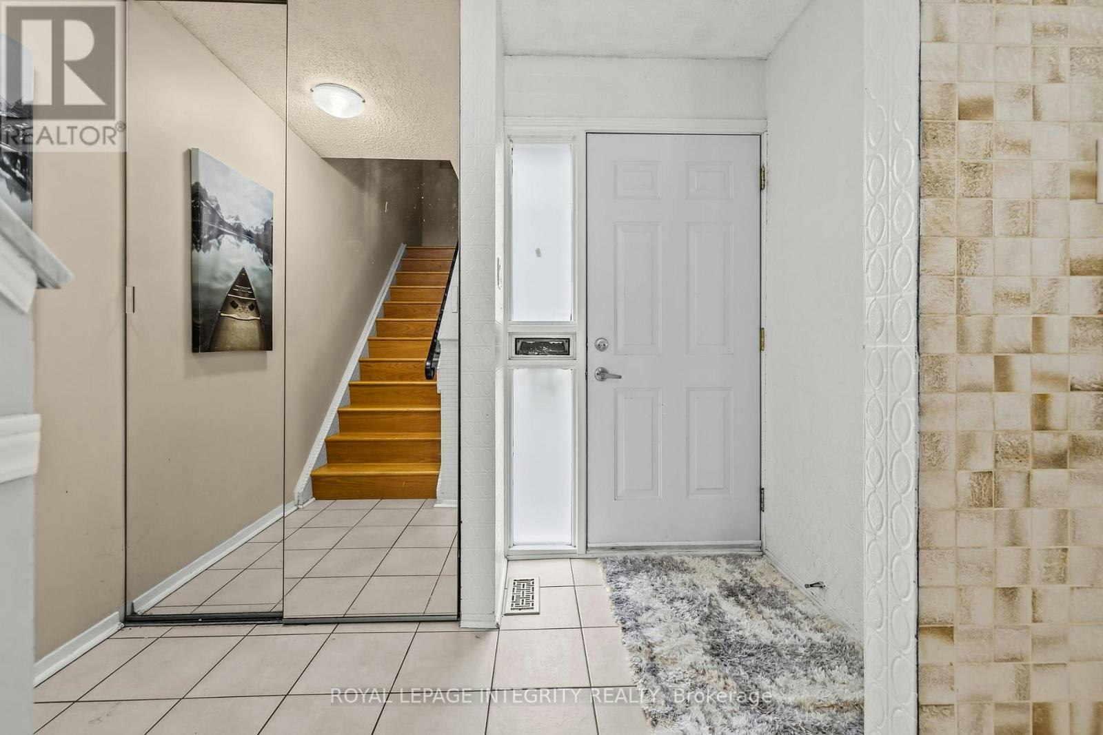 3565 Aladdin Lane, Ottawa, ON, K1T 1E1 - 2