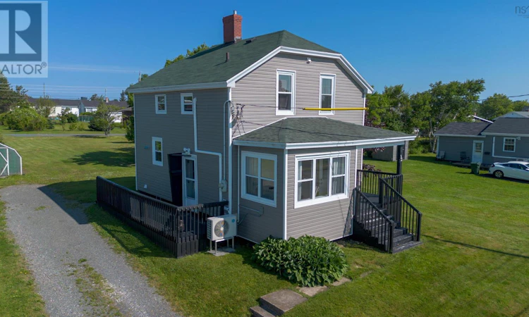 32 Highland Street