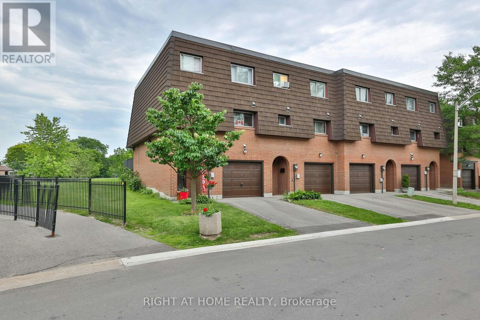 74-100 Darras Court
