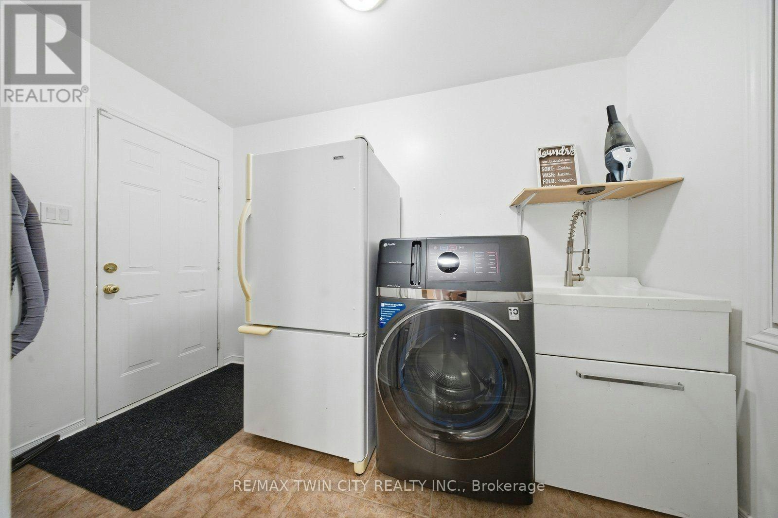 UPPER-20 Webb Avenue, Brantford, ON, N3T 6S5 - 16