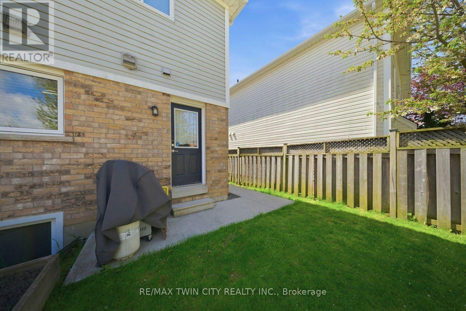 UPPER-20 Webb Avenue, Brantford, ON, N3T 6S5 - 26