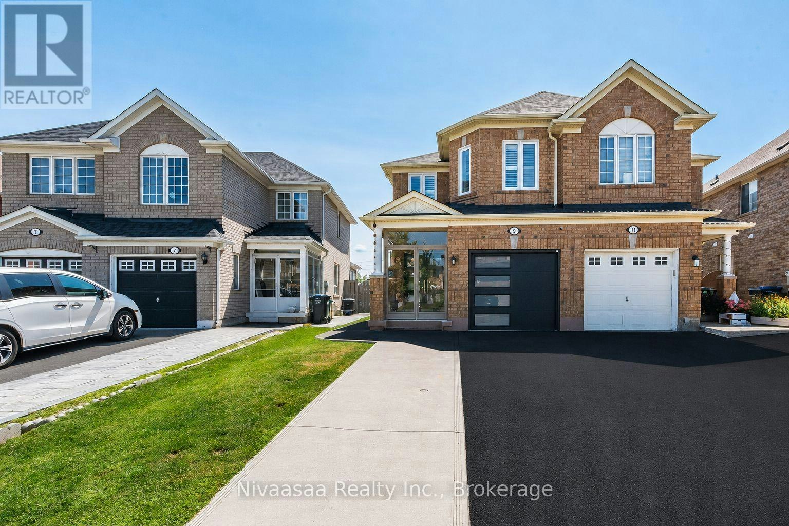 9 Parisian Road, Brampton, ON, L6P 2T1