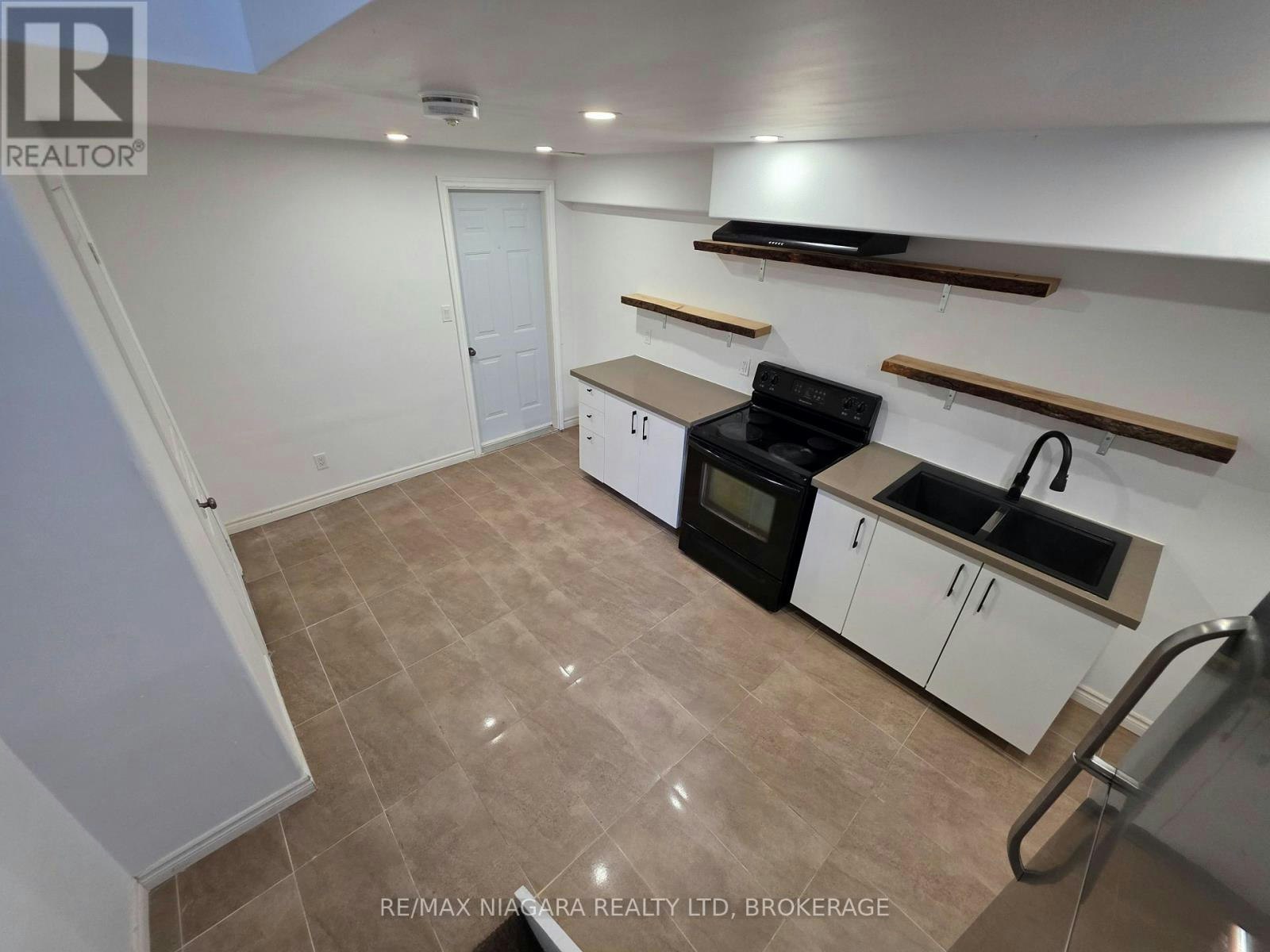 LOWER LEVEL-8383 Heikoop Crescent, Niagara Falls, ON, L2H 3J7 - 3