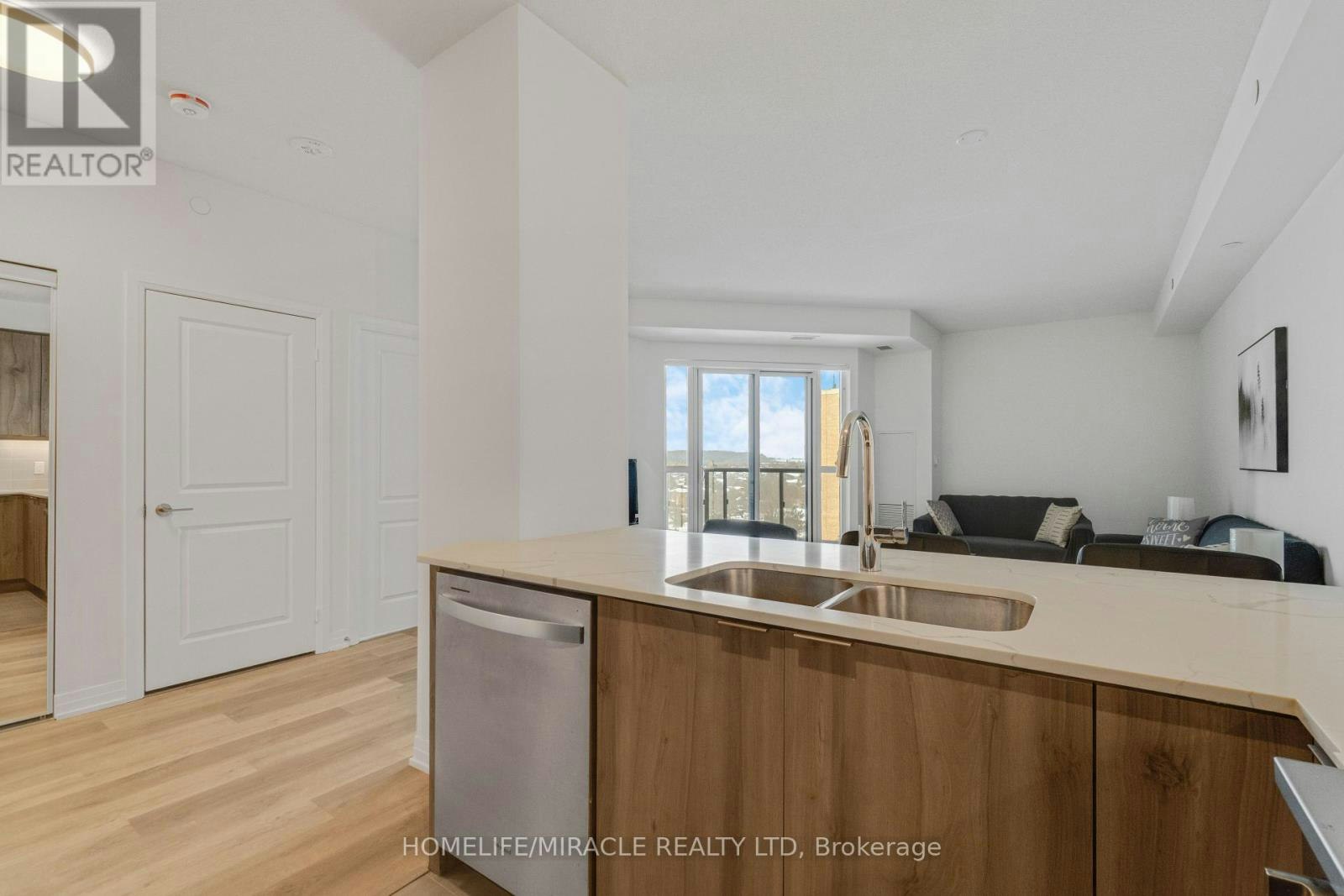 511-15 Watergarden Drive, Mississauga, ON, L5R 0H4 - 12