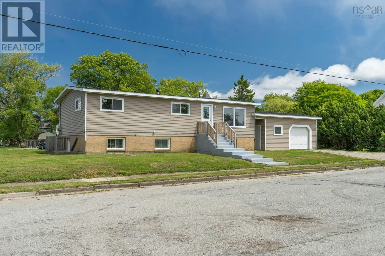 2 Huntington Street, Yarmouth, NS, B5A 2R9