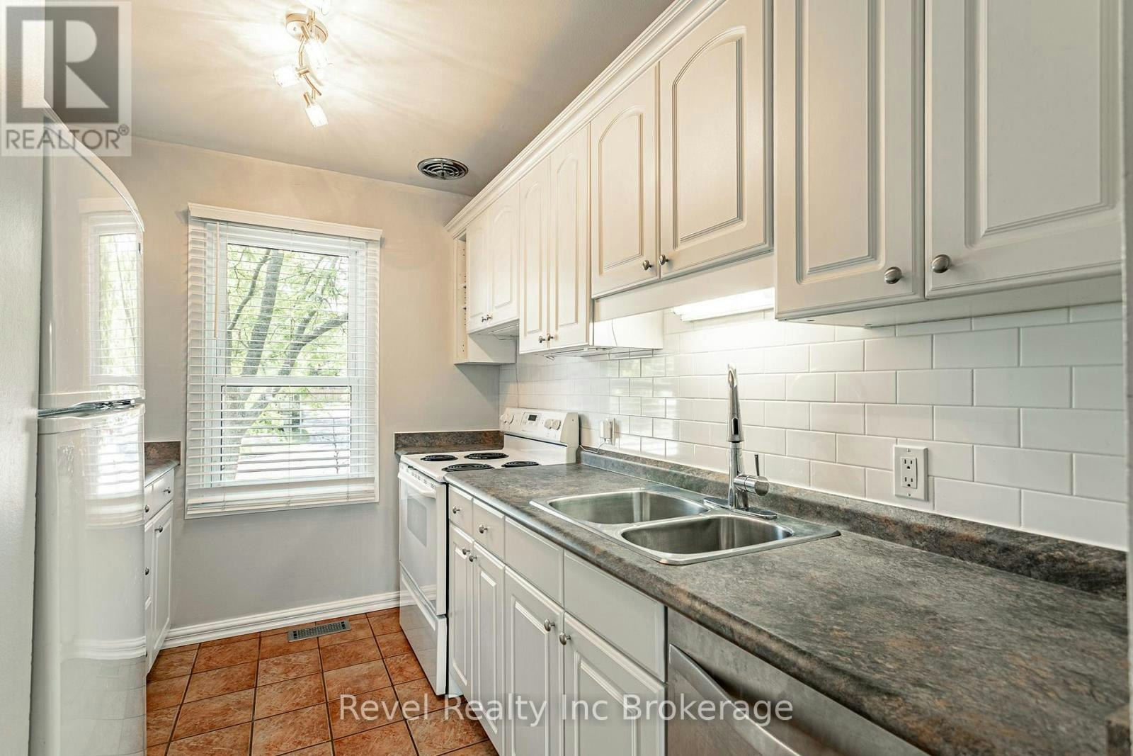 16 Homestead Crescent, London, ON, N6G 2E4 - 6