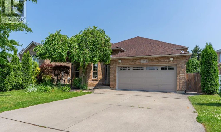 1544 Imperial Crescent