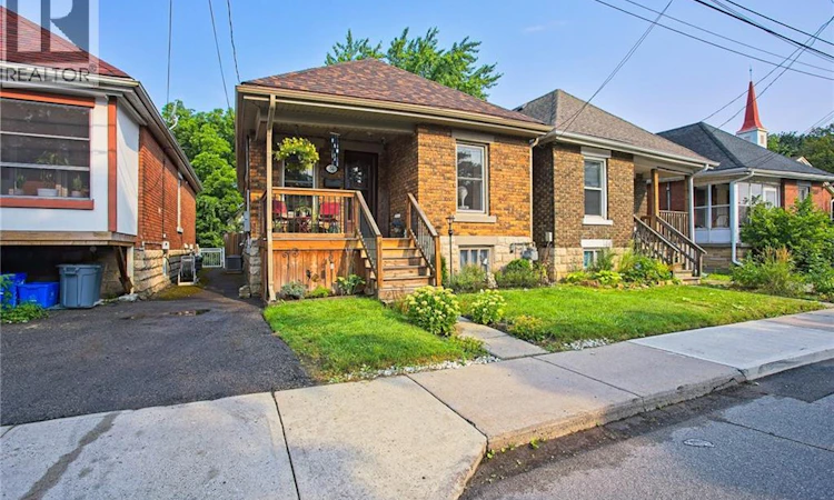 34 Poplar Avenue