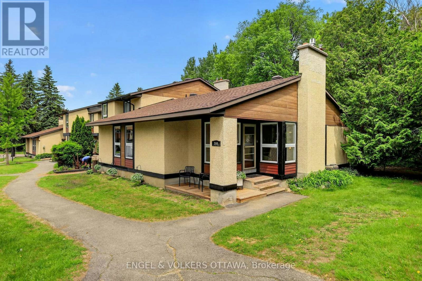 6-164 Mcclintock Way, Ottawa, ON, K2L 2A4
