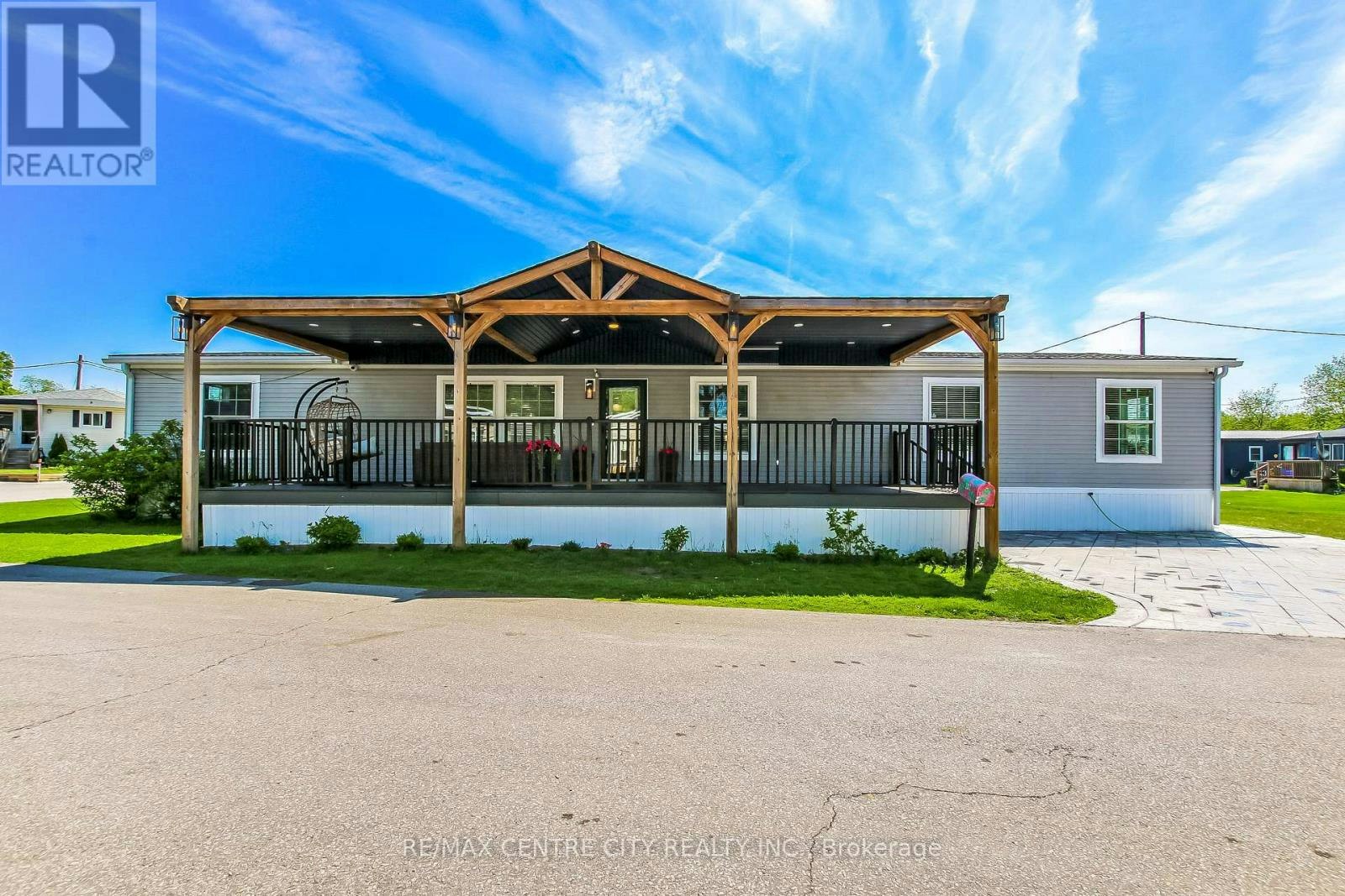 201-198 Springbank Drive, London, ON, N6J 1G1
