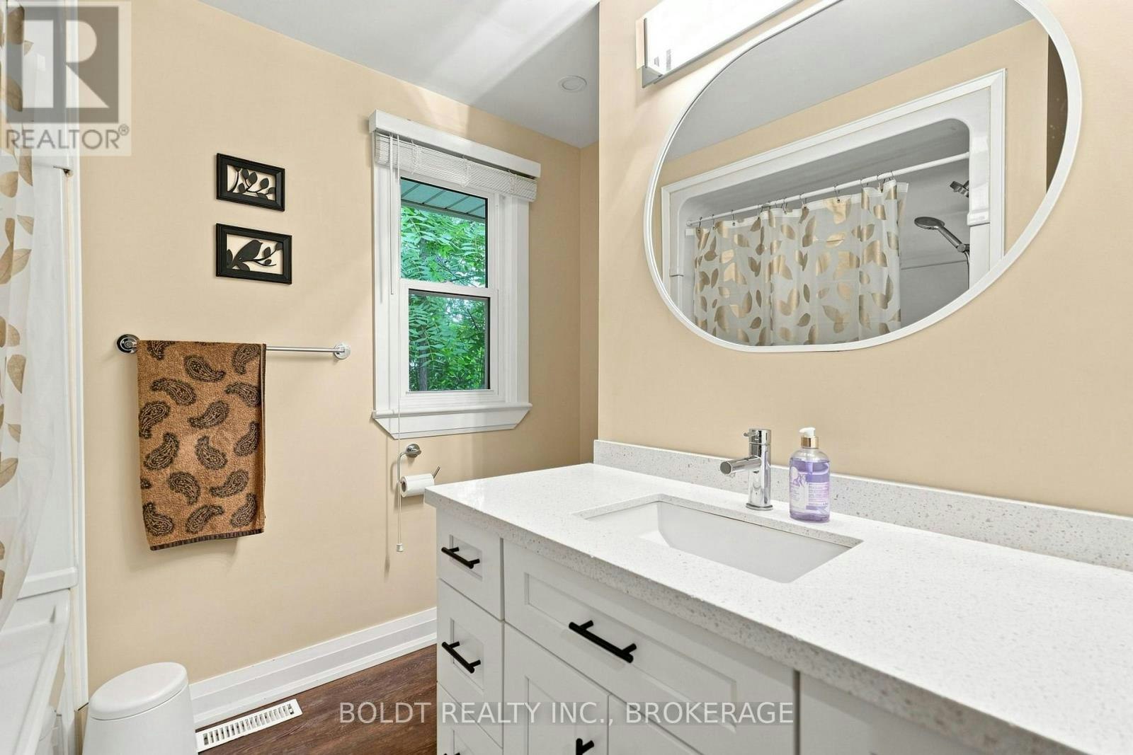 8166 Thorold Stone (Main Road, Niagara Falls, ON, L2H 1A6 - 11