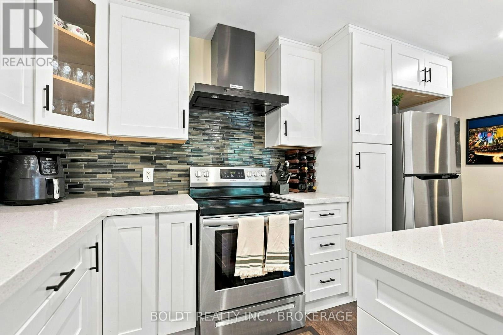 8166 Thorold Stone (Main Road, Niagara Falls, ON, L2H 1A6 - 9