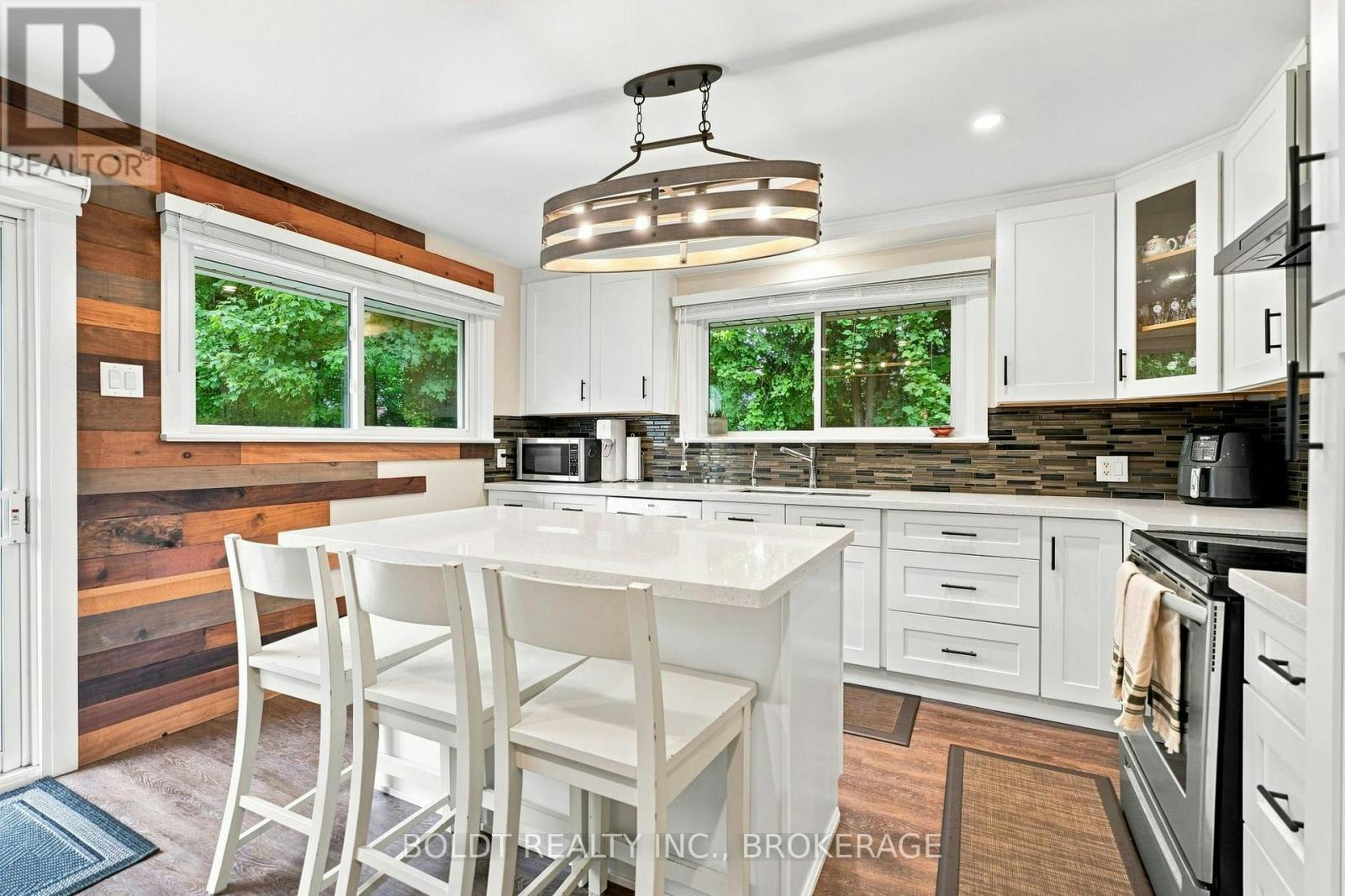 8166 Thorold Stone (Main Road, Niagara Falls, ON, L2H 1A6 - 6