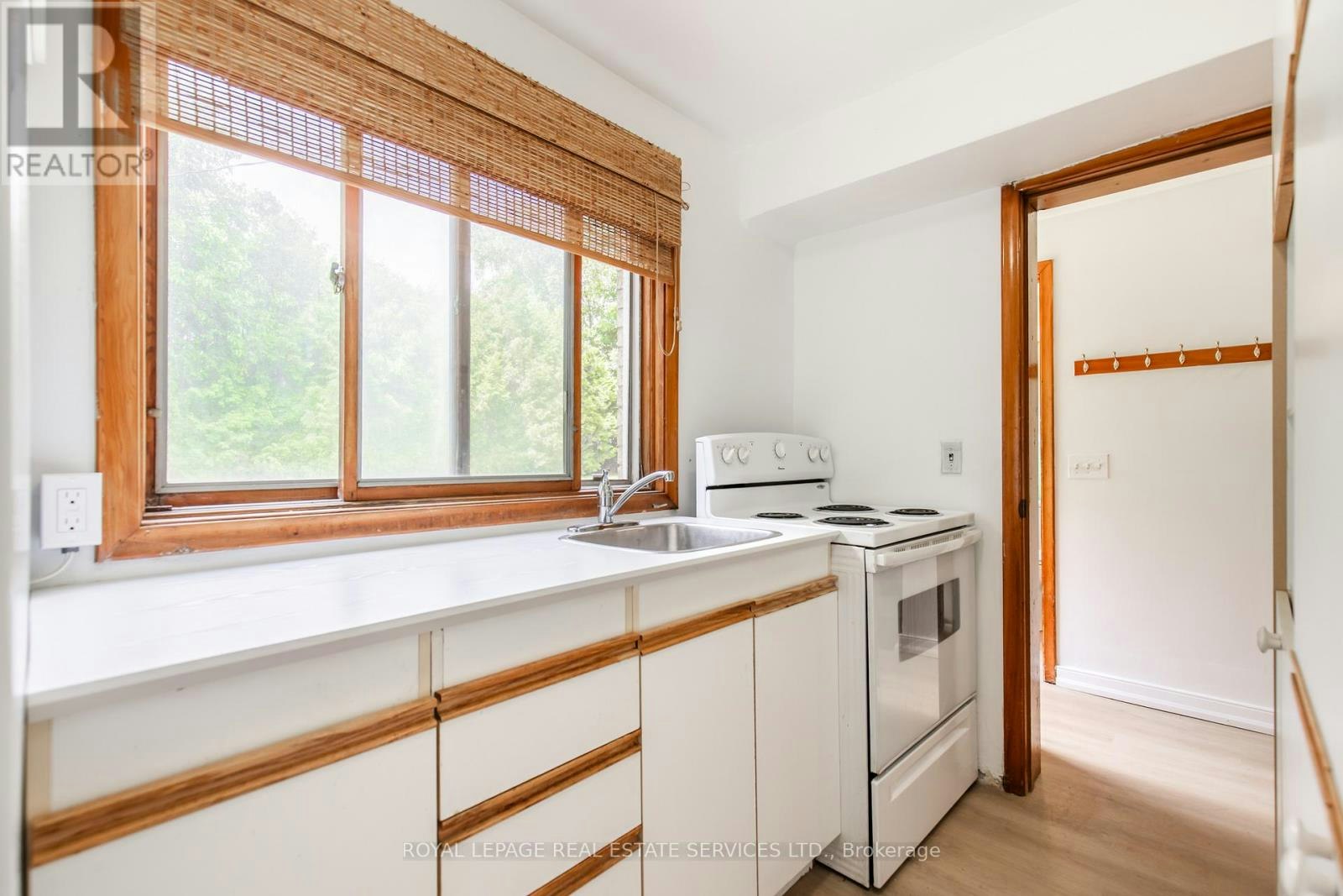 2-227 Lakeshore Road W, Oakville, ON, L6K 1E9 - 5