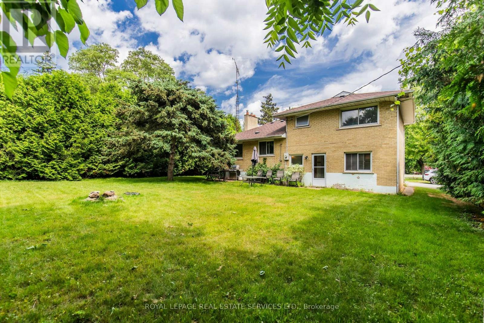 2-227 Lakeshore Road W, Oakville, ON, L6K 1E9 - 2