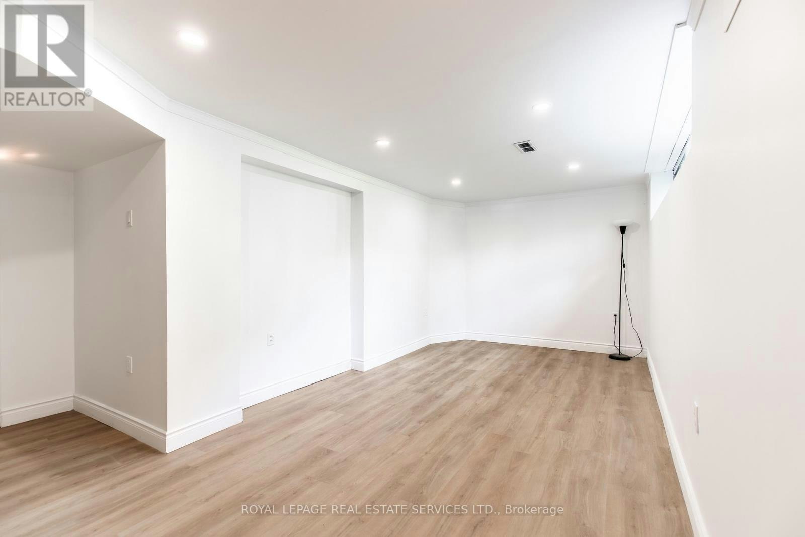 2-227 Lakeshore Road W, Oakville, ON, L6K 1E9 - 14