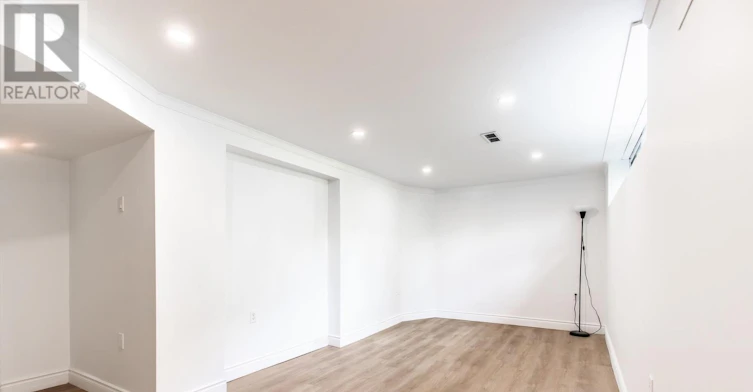 2-227 Lakeshore Road W, Oakville, ON, L6K 1E9 - 14