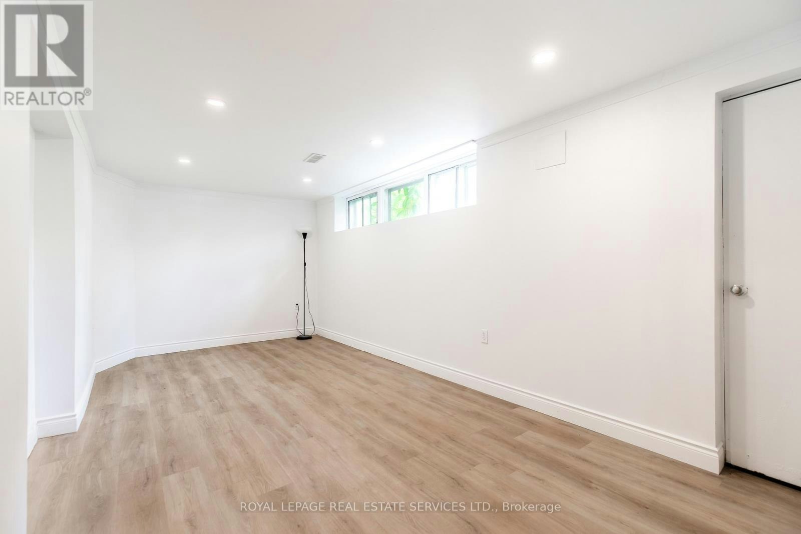 2-227 Lakeshore Road W, Oakville, ON, L6K 1E9 - 13