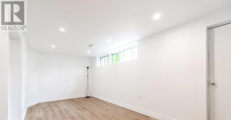 2-227 Lakeshore Road W, Oakville, ON, L6K 1E9 - 13