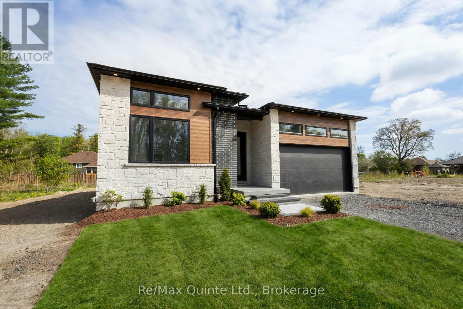 27 Exeter Court, Quinte West, ON, K8V 5P4
