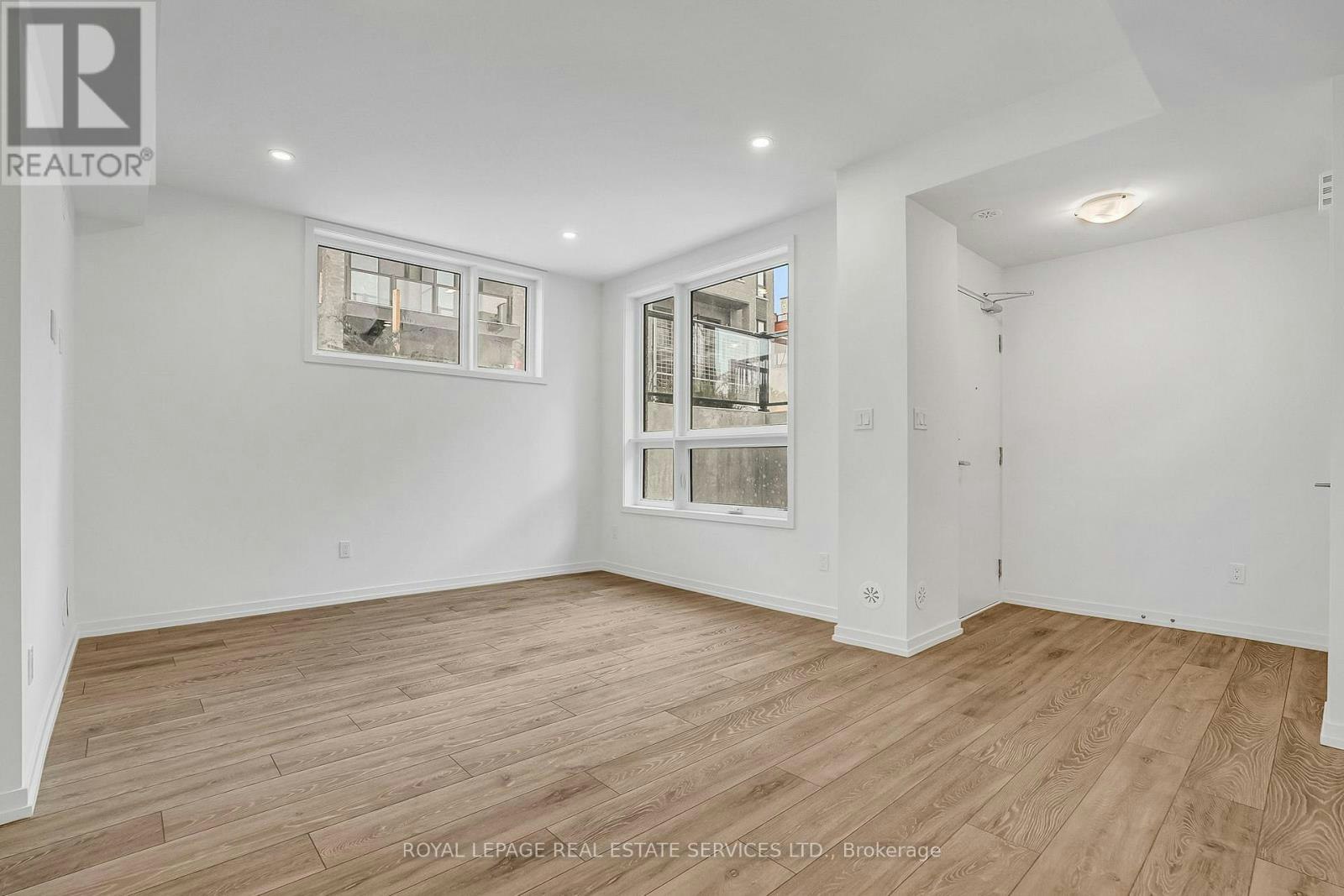 15-20 Lytham Green Circle, Newmarket, ON, L3Y 0H4 - 6