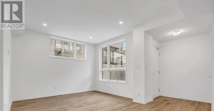 15-20 Lytham Green Circle, Newmarket, ON, L3Y 0H4 - 6