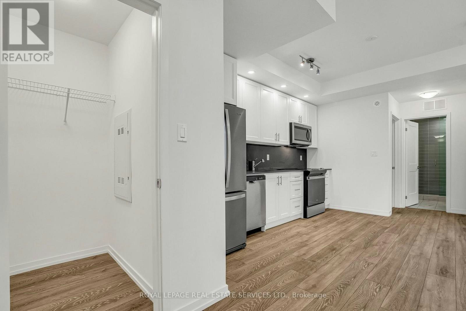 15-20 Lytham Green Circle, Newmarket, ON, L3Y 0H4 - 5